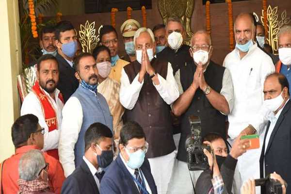 बिहार विधानसभा सत्र शुरू, नवनिर्वाचित विधायक ले रहे हैं शपथ